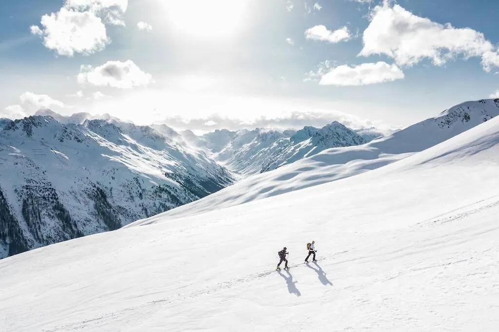 Le Cristal - Central Apartment Close To The Slopes & Free Parking - By Cozee Rentals Chamonix