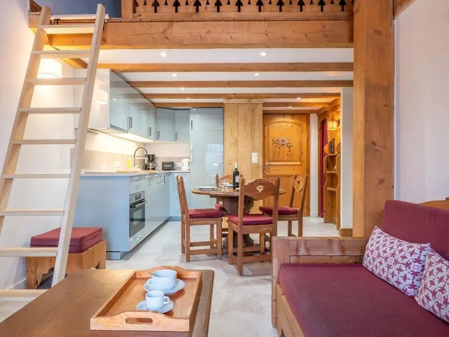 Le Cristal - Central Apartment Close To The Slopes & Free Parking - By Cozee Rentals Chamonix