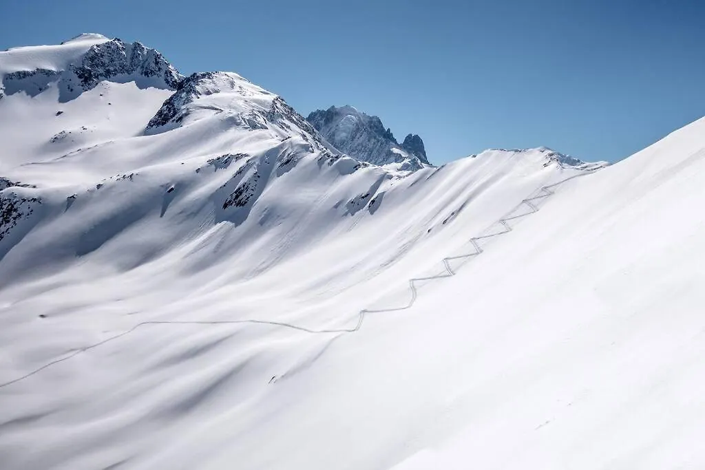 Le Cristal - Central Apartment Close To The Slopes & Free Parking - By Cozee Rentals Chamonix