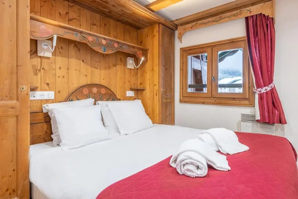Le Cristal - Central Apartment Close To The Slopes & Free Parking - By Cozee Rentals Chamonix