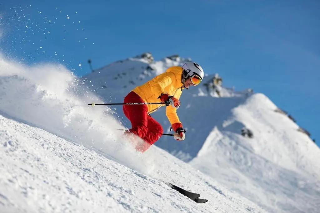 Le Cristal - Central Apartment Close To The Slopes & Free Parking - By Cozee Rentals Chamonix