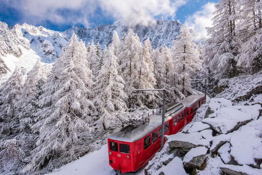 Le Cristal - Central Apartment Close To The Slopes & Free Parking - By Cozee Rentals Chamonix