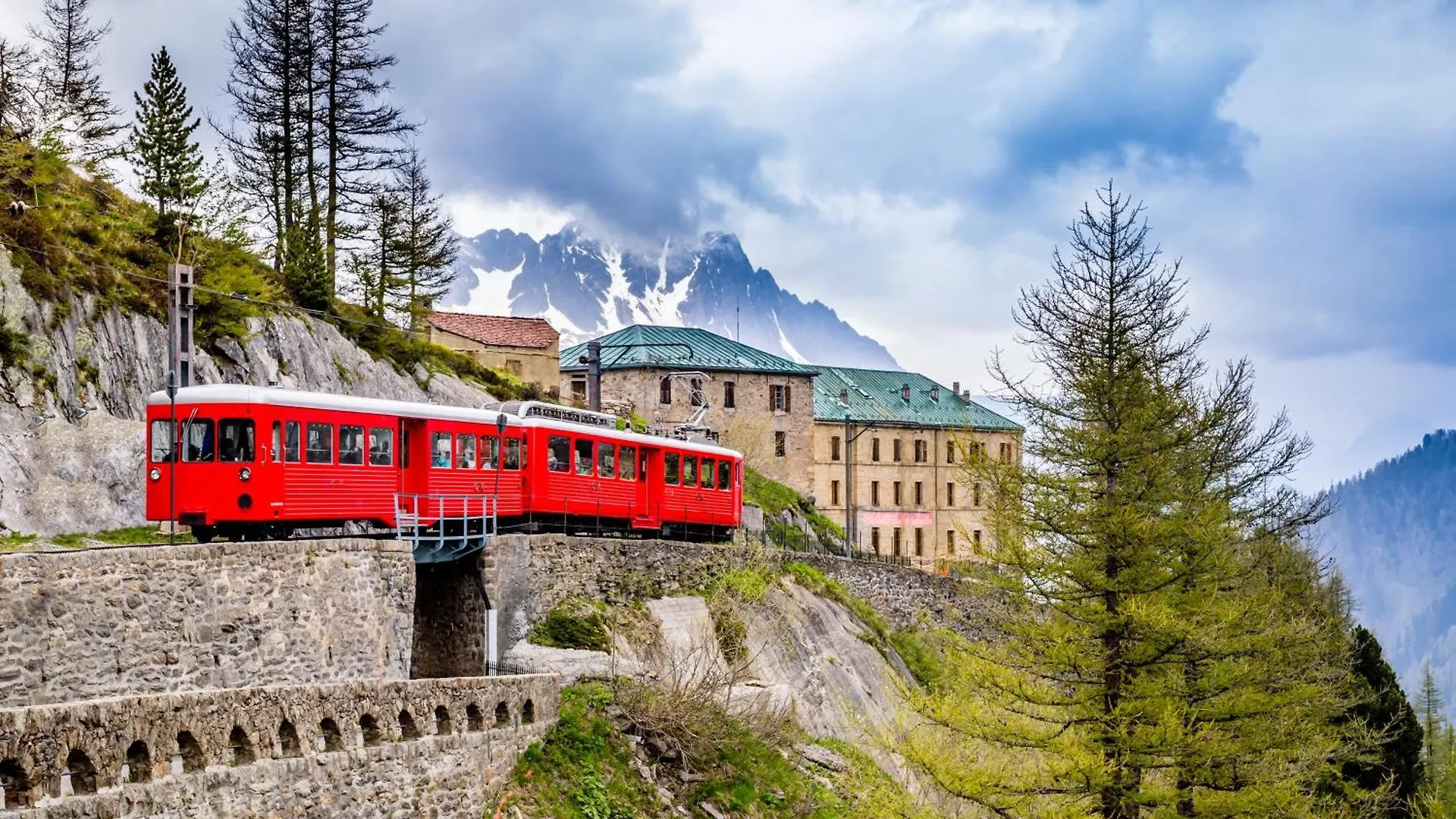 Le Cristal - Central Apartment Close To The Slopes & Free Parking - By Cozee Rentals Chamonix